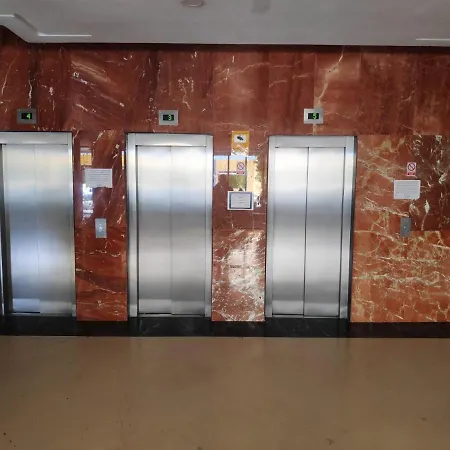 Ver620 - Terraza Con Vistas Al Mar, Reformado, Wifi, Fire Stick Amazon, Centro A 5 Min, Playa A 15 Min, דירה *